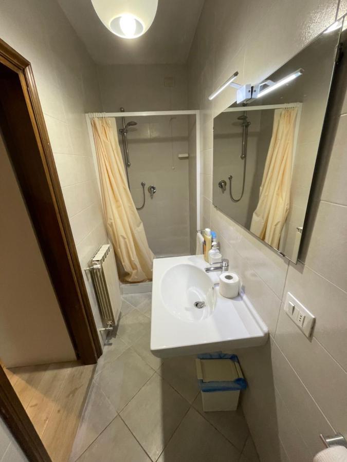 Romantic Enchantment With Private Bathroom Pensión *