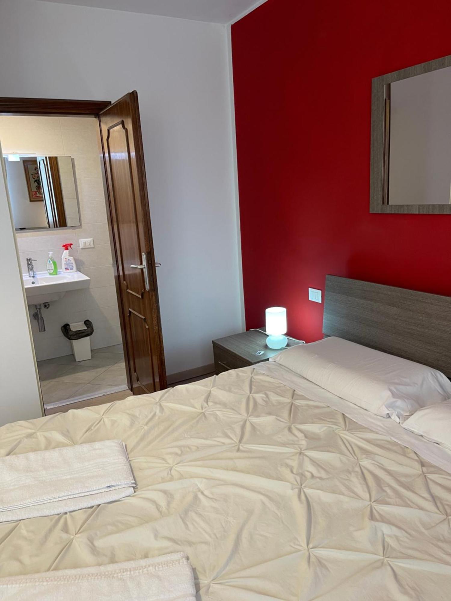 Romantic Enchantment With Private Bathroom Venecia