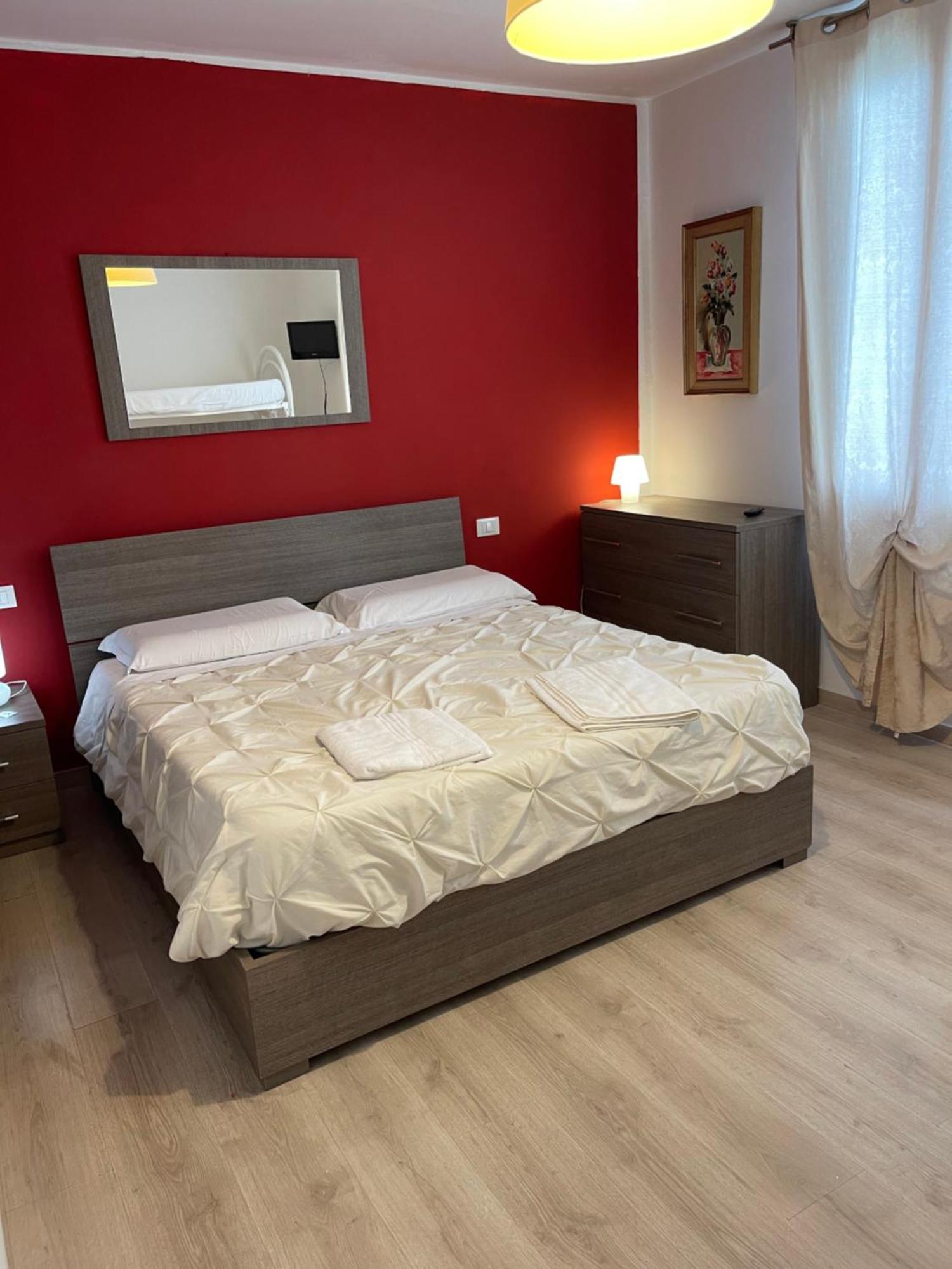 Romantic Enchantment With Private Bathroom Pensión Venecia