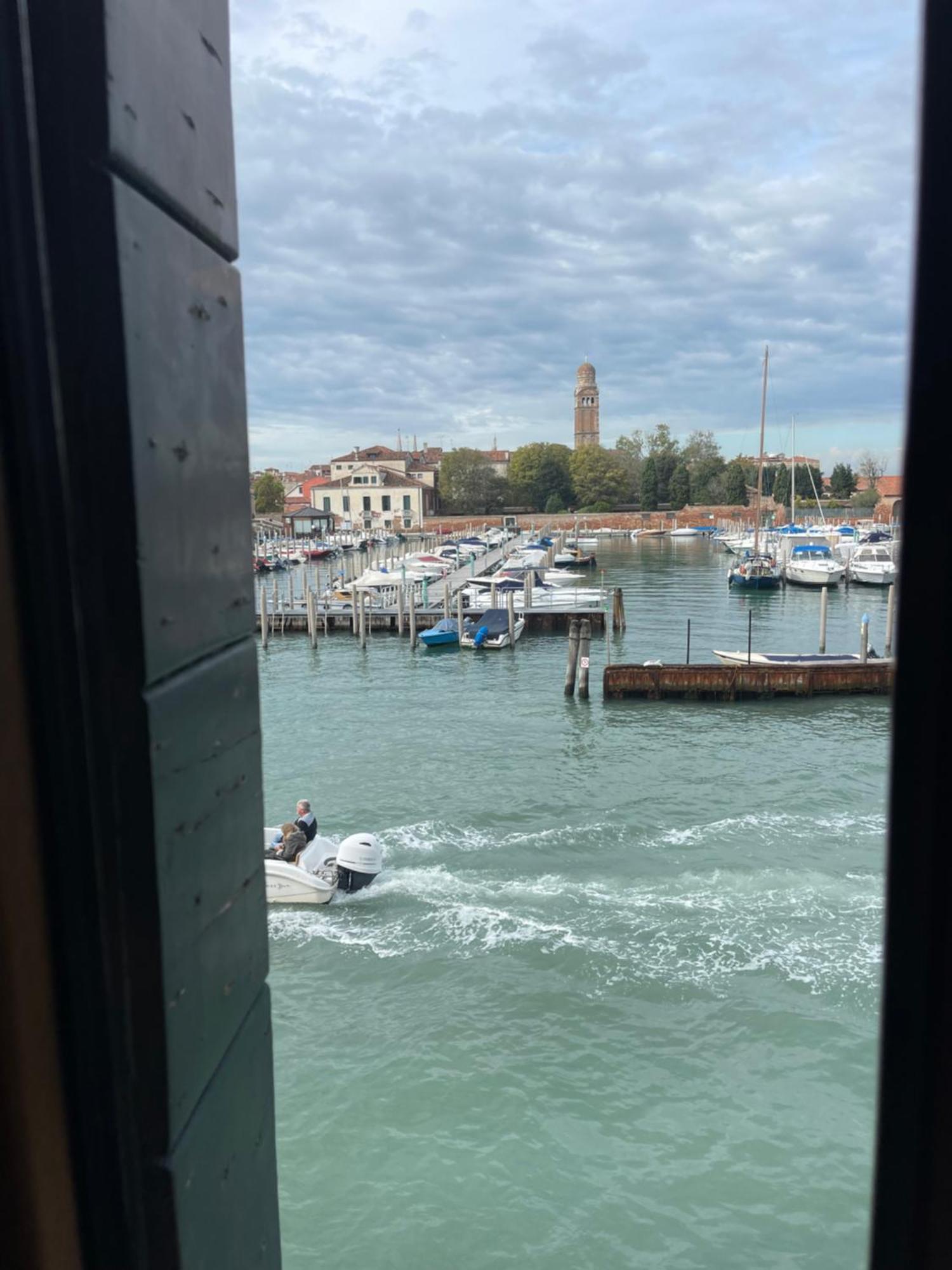 Romantic Enchantment With Private Bathroom Venecia