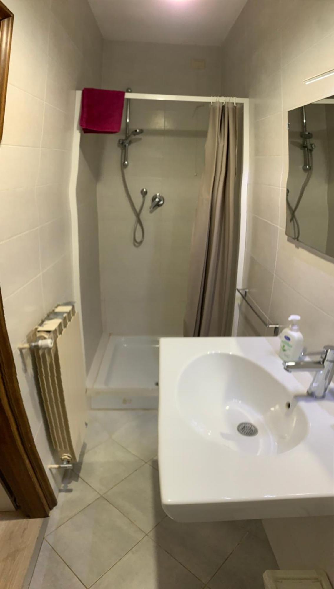 Romantic Enchantment With Private Bathroom Pensión